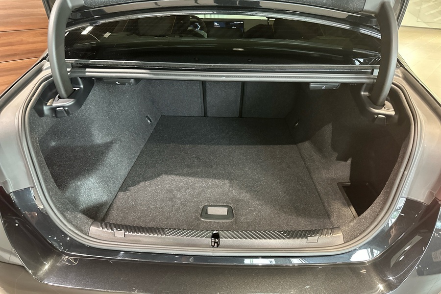 BMW i5 M60 vaihtoauto