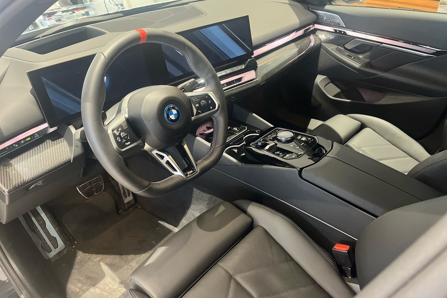 BMW i5 M60 vaihtoauto