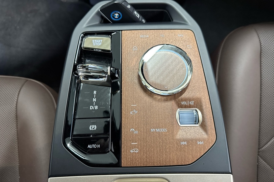 BMWi iX vaihtoauto