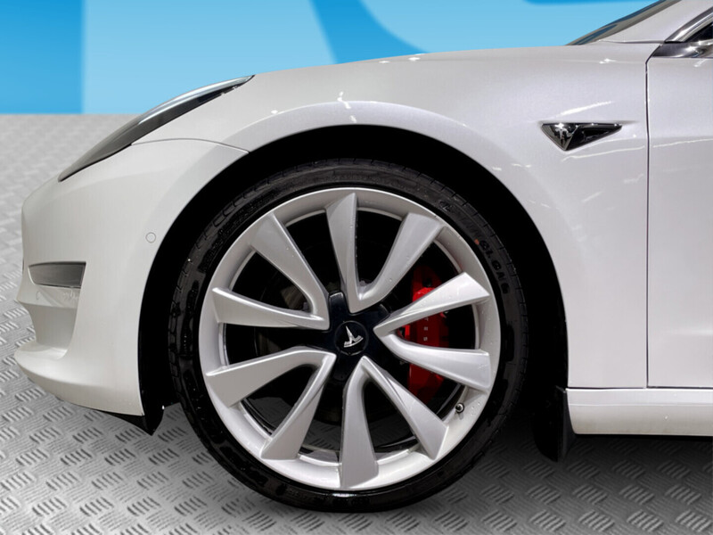 Tesla Model 3 vaihtoauto