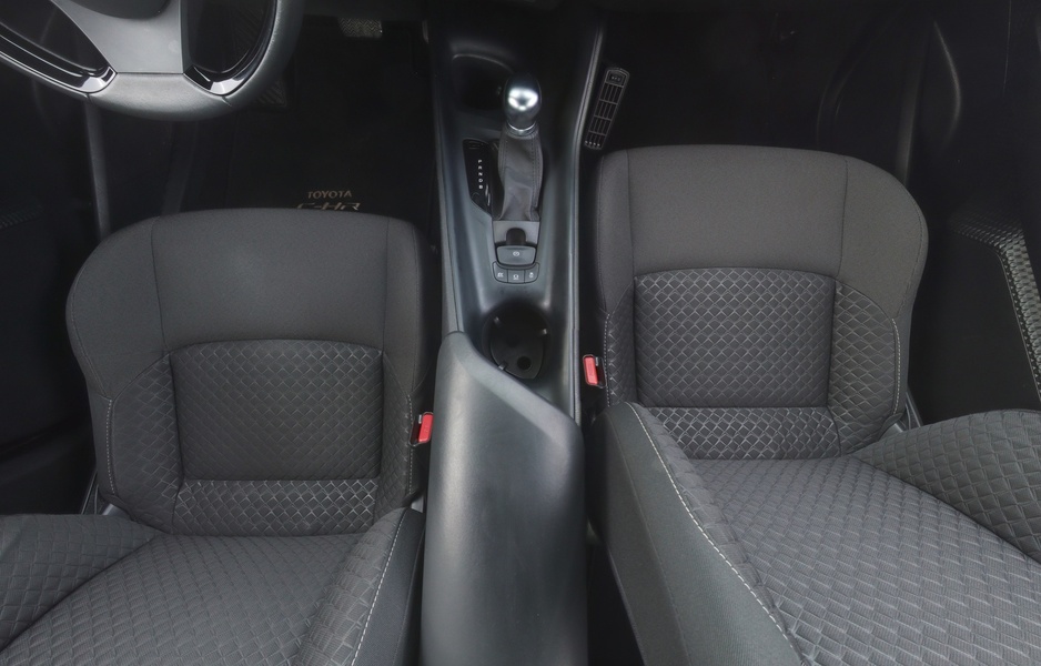 Toyota C-HR vaihtoauto