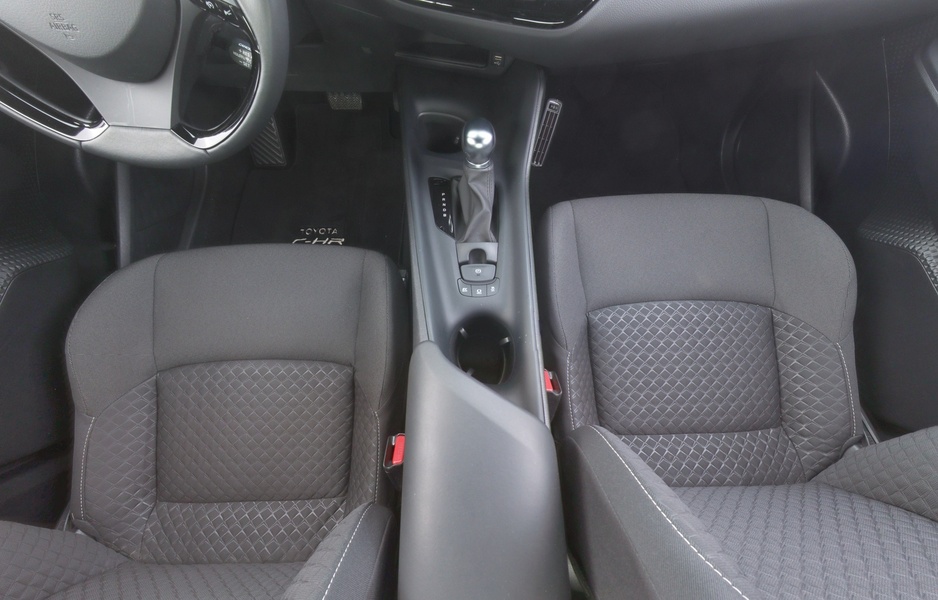 Toyota C-HR vaihtoauto