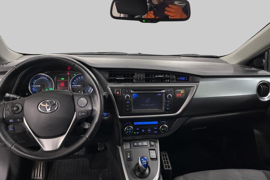 Toyota Auris vaihtoauto