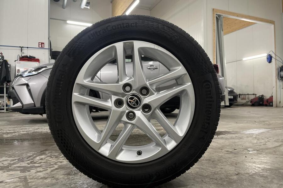 Toyota C-HR vaihtoauto