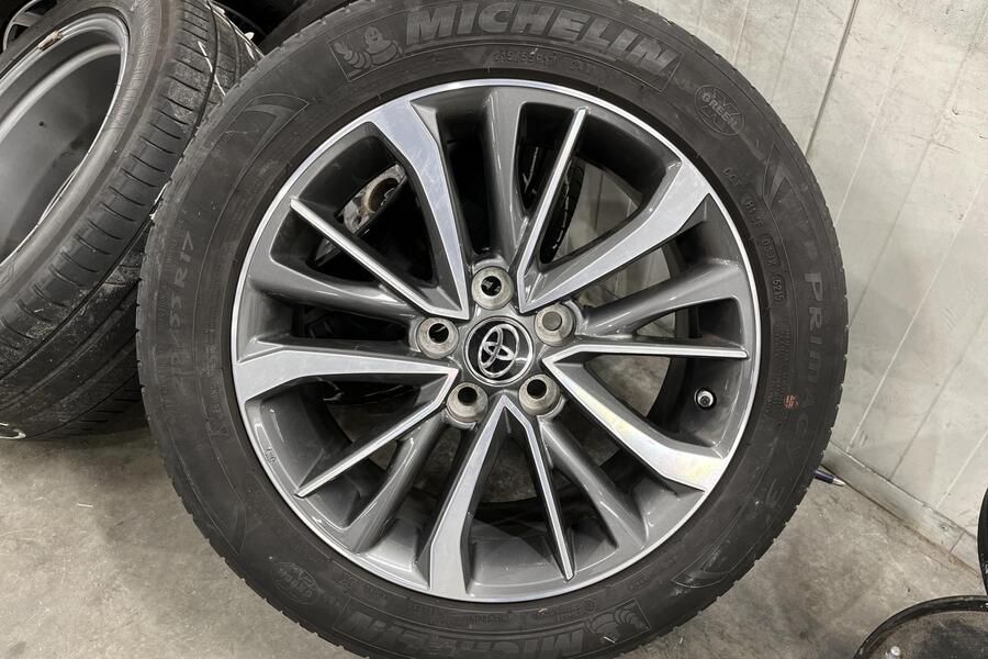 Toyota Avensis vaihtoauto