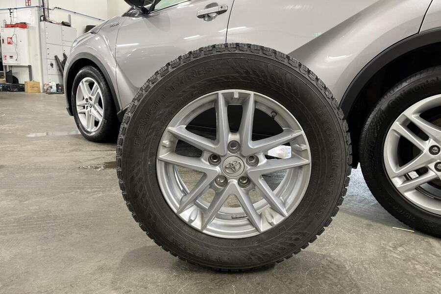 Toyota C-HR vaihtoauto