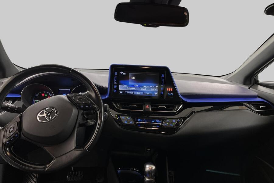 Toyota C-HR vaihtoauto