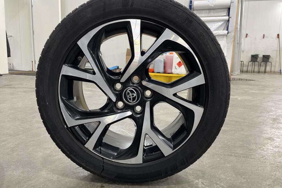 Toyota C-HR vaihtoauto