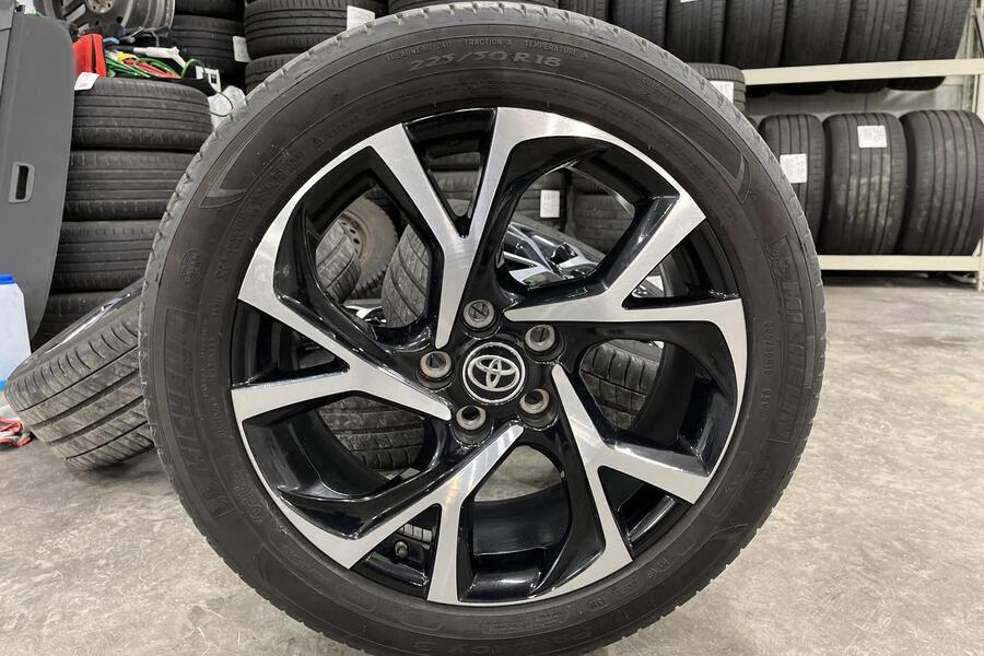 Toyota C-HR vaihtoauto