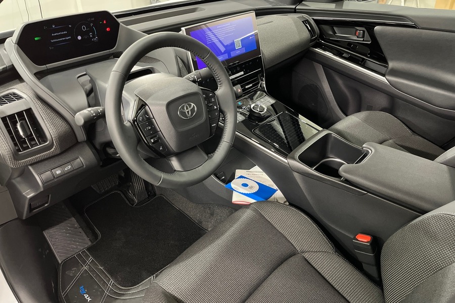 Toyota bZ4X vaihtoauto