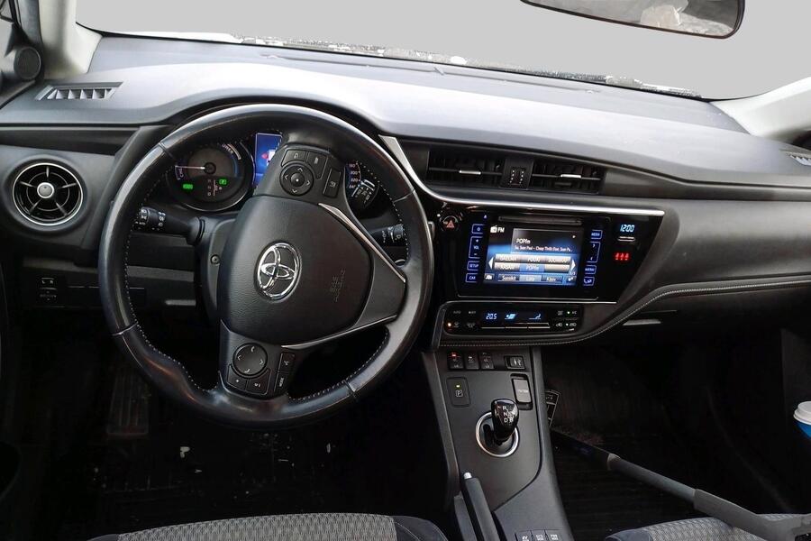 Toyota Auris vaihtoauto