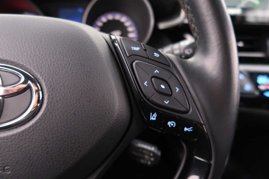 Toyota C-HR vaihtoauto