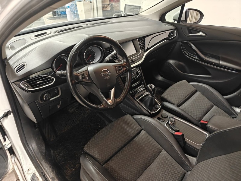 Opel Astra vaihtoauto