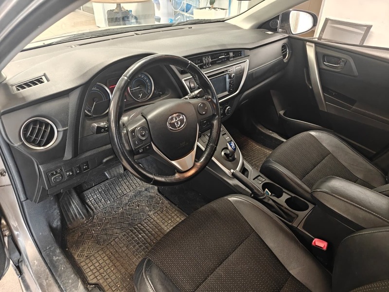 Toyota Auris vaihtoauto