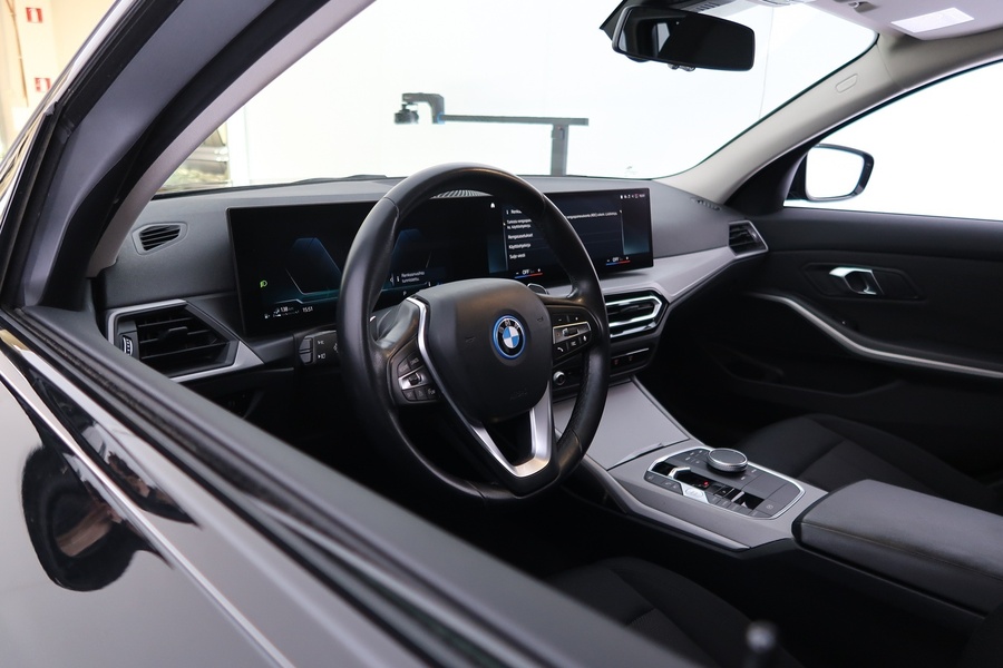 BMW 330 vaihtoauto
