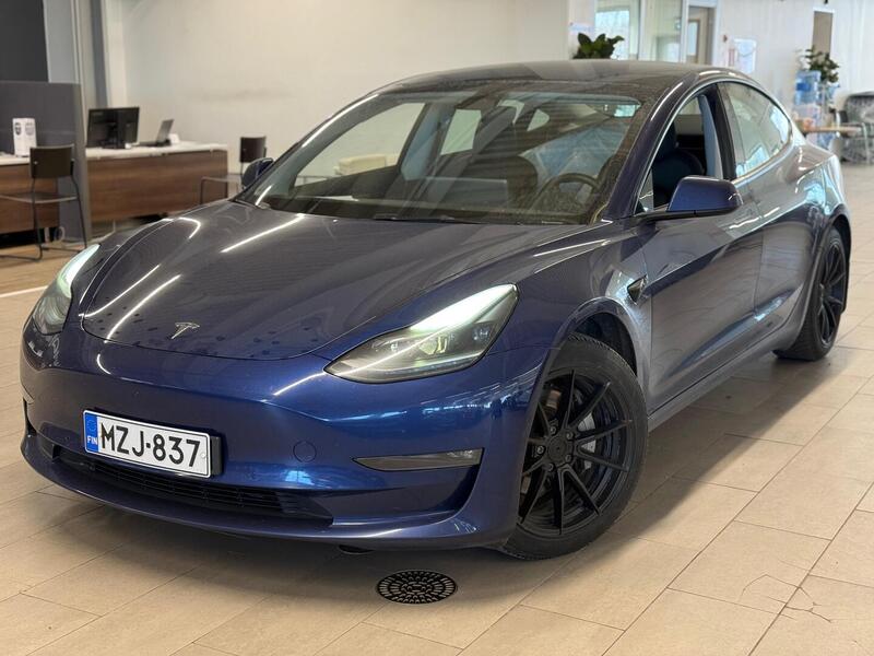 Tesla Model 3 vaihtoauto