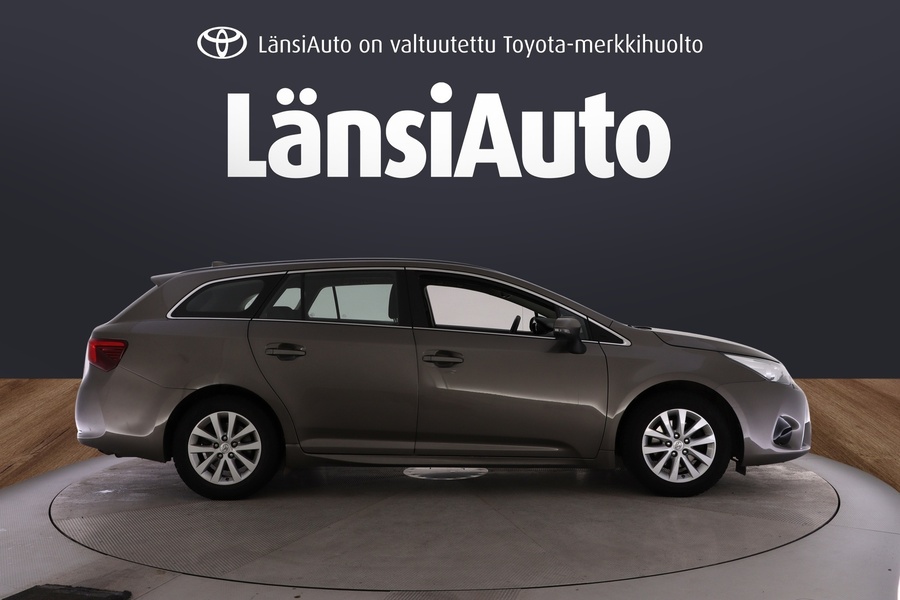 Toyota Avensis vaihtoauto