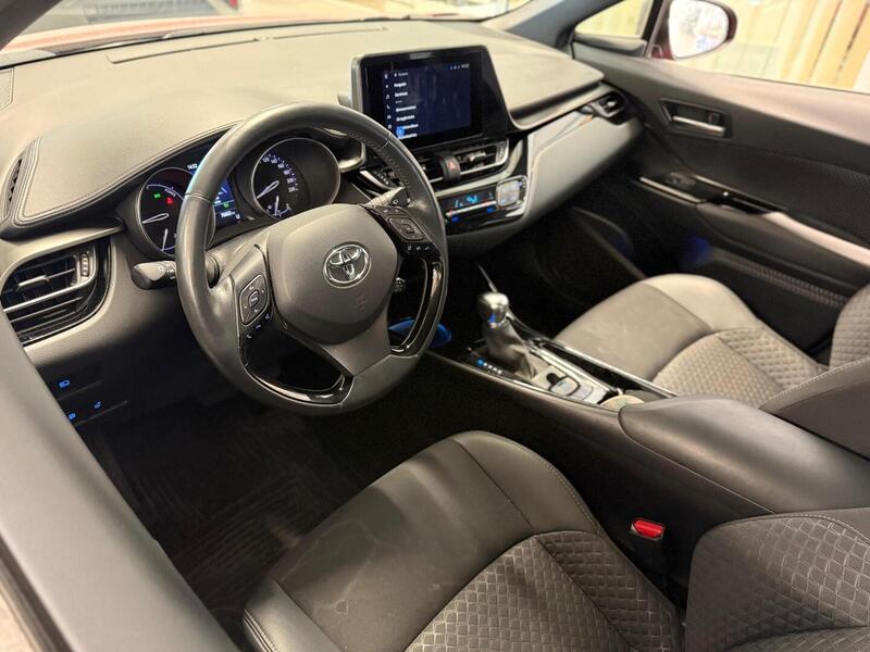 Toyota C-HR vaihtoauto