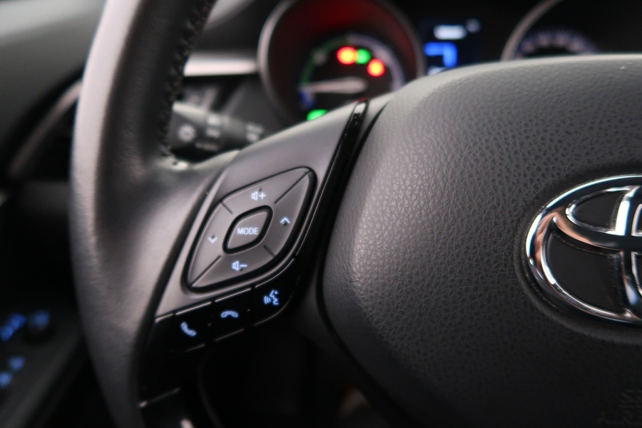 Toyota C-HR vaihtoauto