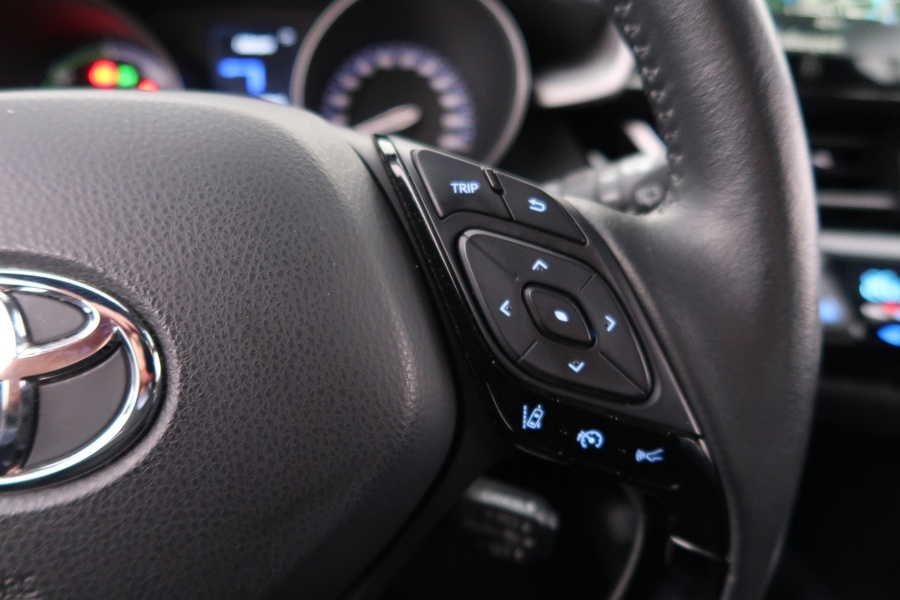 Toyota C-HR vaihtoauto