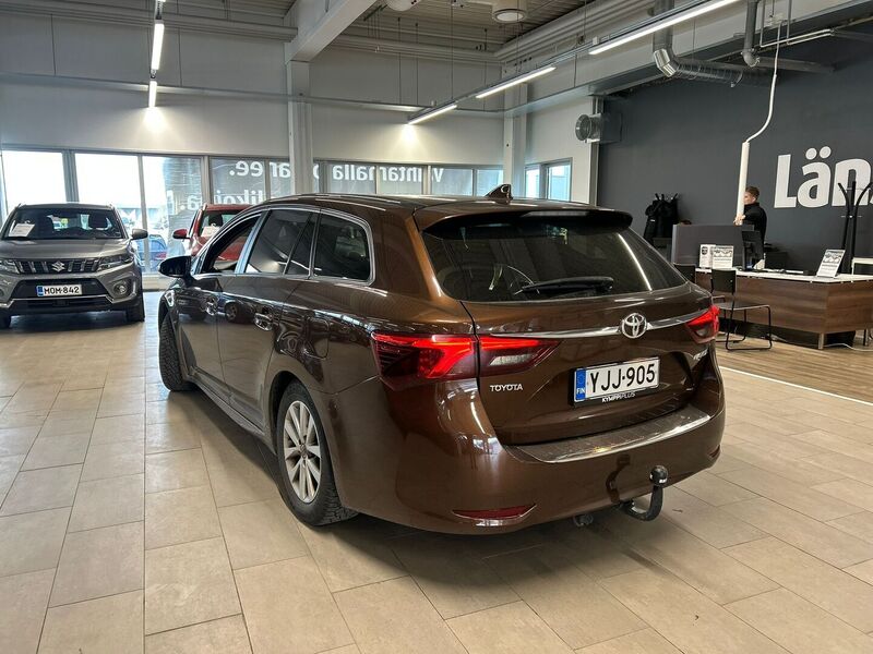 Toyota Avensis vaihtoauto