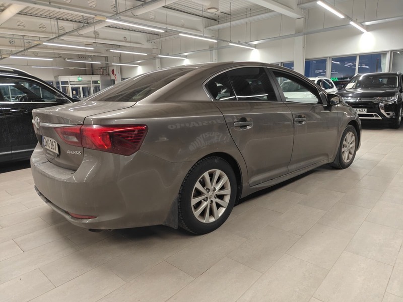 Toyota Avensis vaihtoauto