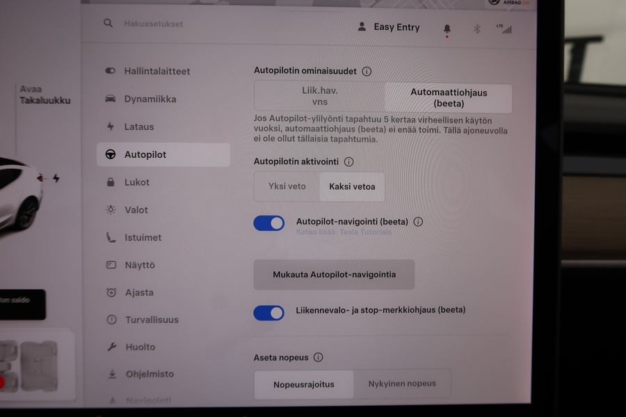 Tesla Model 3 vaihtoauto