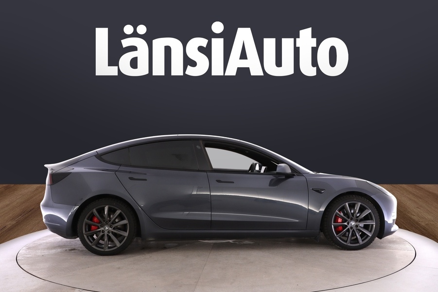 Tesla Model 3 vaihtoauto
