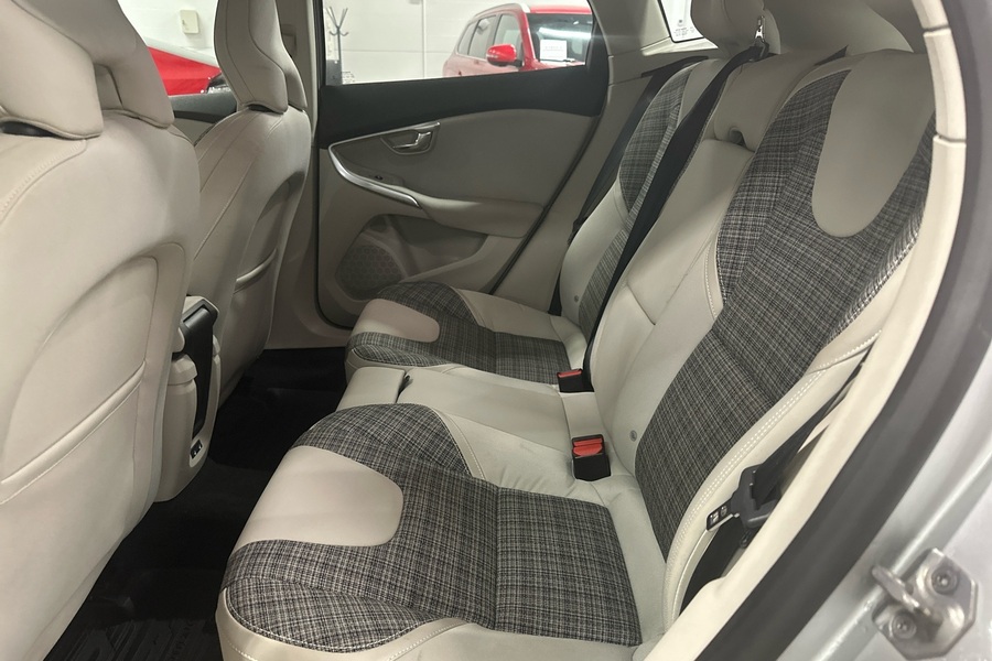 Volvo V40 Cross Country vaihtoauto