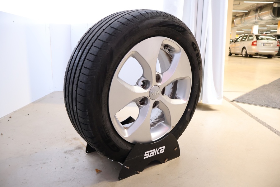 Kia Carens vaihtoauto