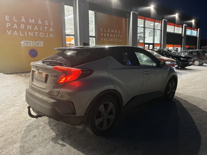 Toyota C-HR vaihtoauto