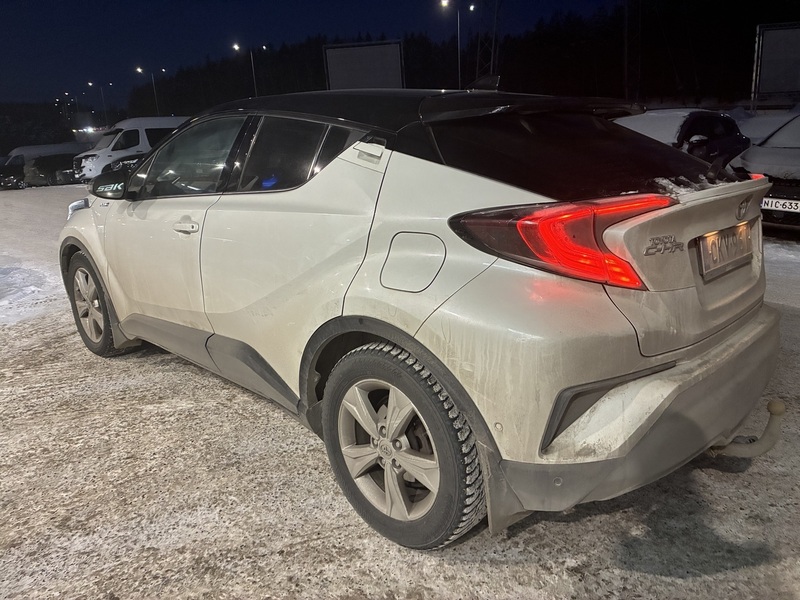 Toyota C-HR vaihtoauto