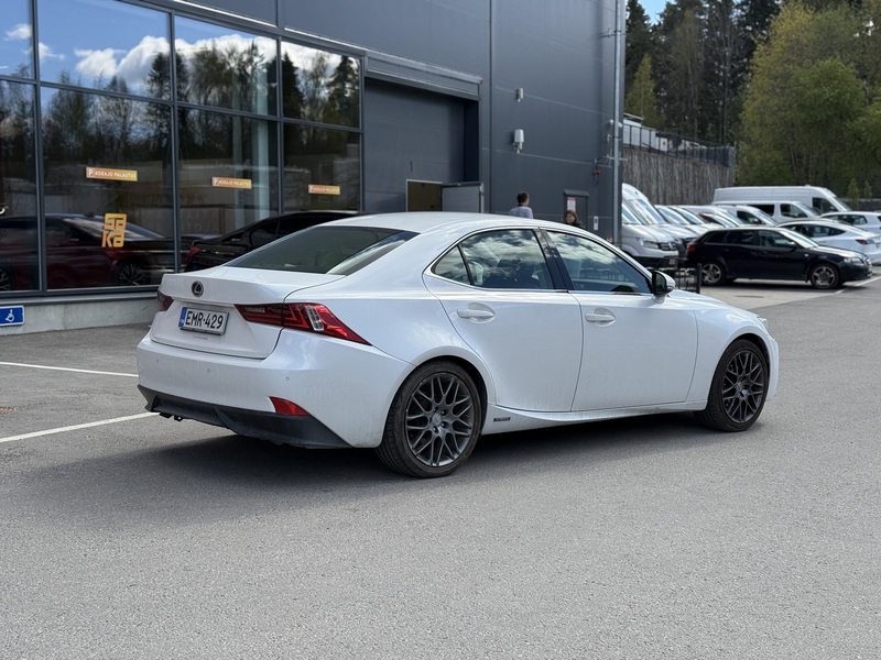 Lexus IS vaihtoauto