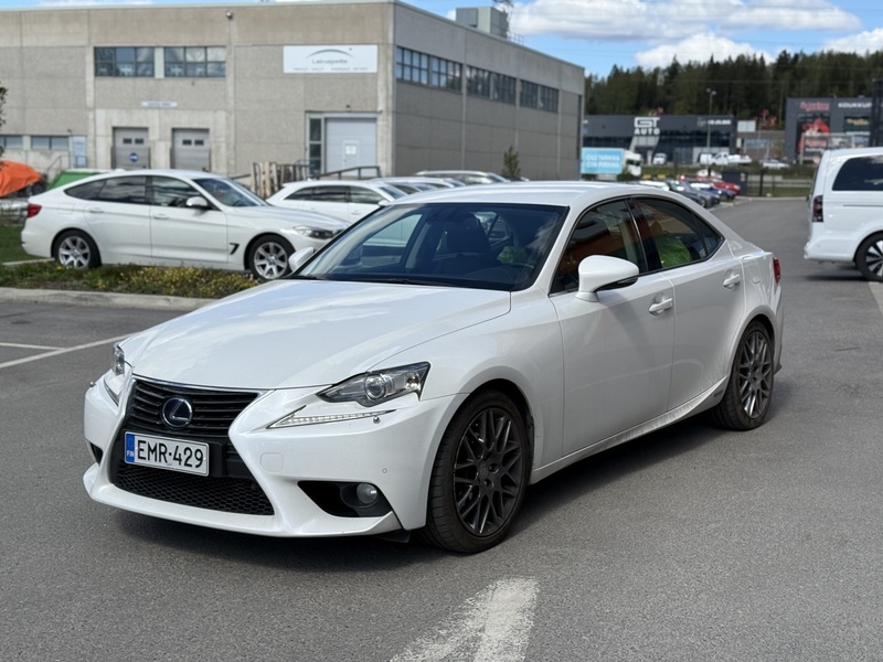 Lexus IS vaihtoauto