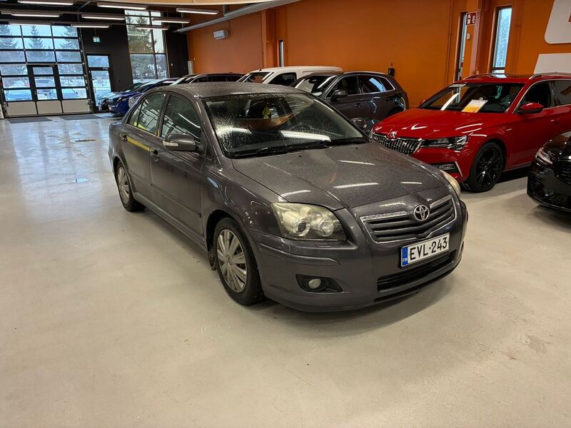 Toyota Avensis vaihtoauto