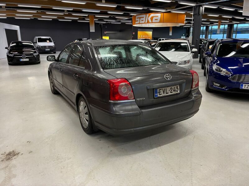 Toyota Avensis vaihtoauto