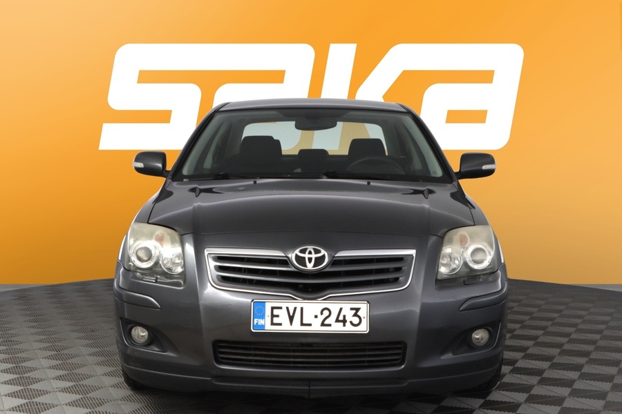 Toyota Avensis vaihtoauto