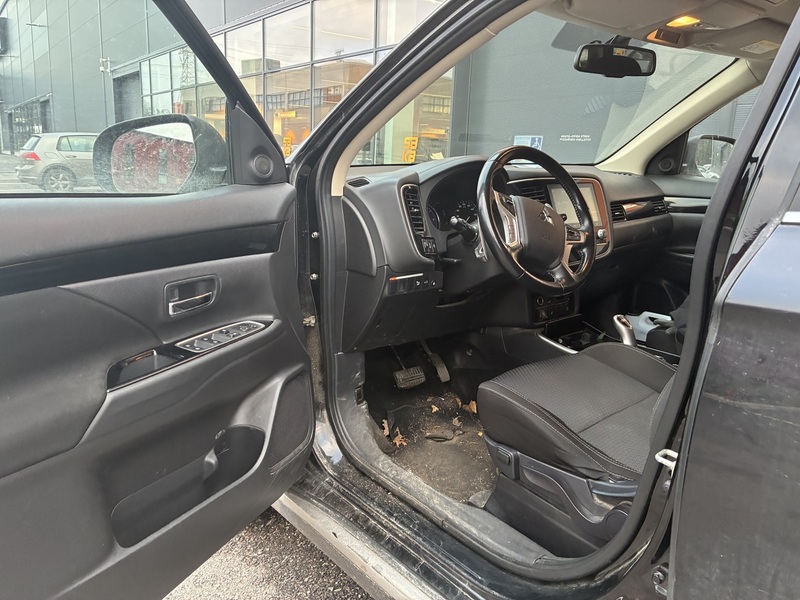 Mitsubishi Outlander PHEV vaihtoauto