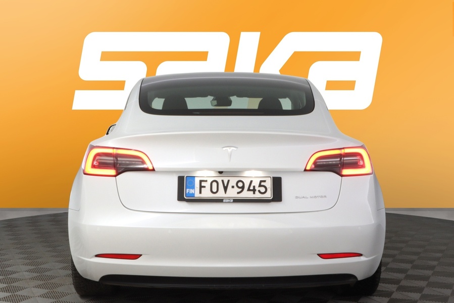 Tesla Model 3 vaihtoauto