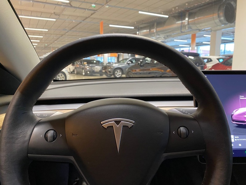 Tesla Model 3 vaihtoauto