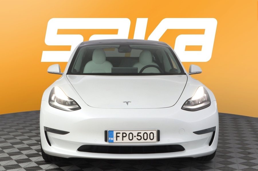 Tesla Model 3 vaihtoauto