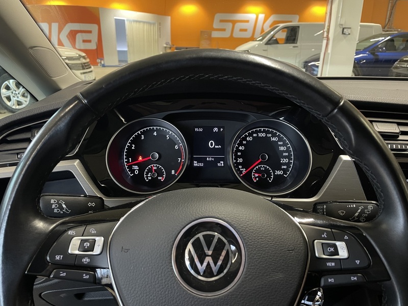 Volkswagen Touran vaihtoauto