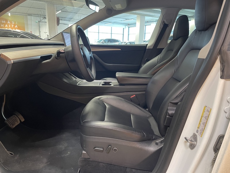 Tesla Model Y vaihtoauto