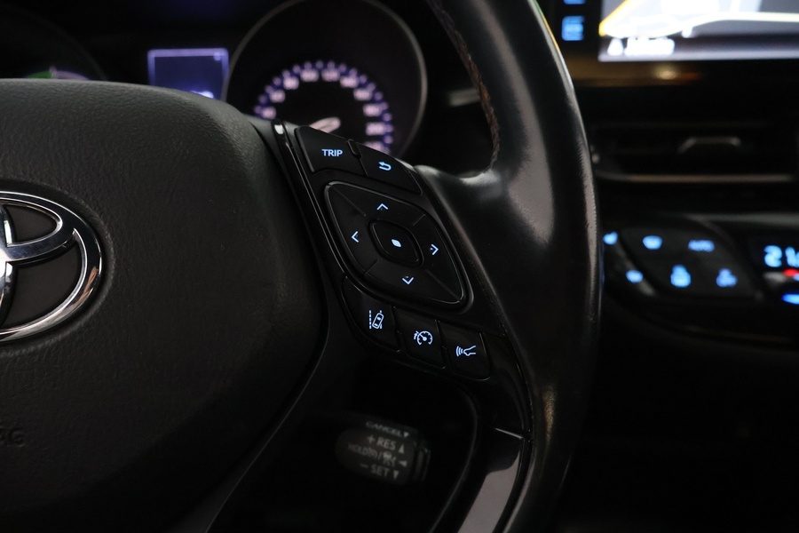 Toyota C-HR vaihtoauto