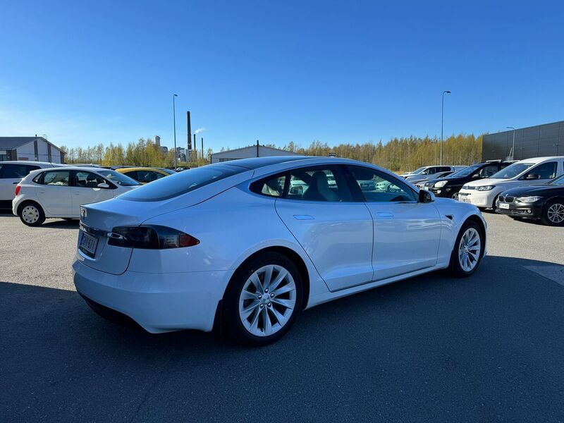 Tesla Model S vaihtoauto