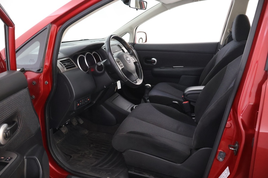 Nissan Tiida vaihtoauto