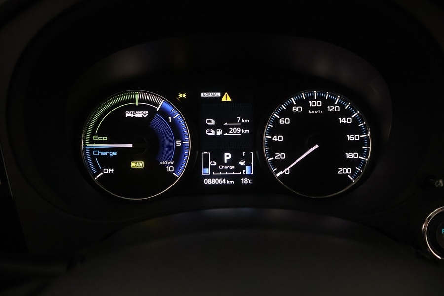 Mitsubishi Outlander PHEV vaihtoauto