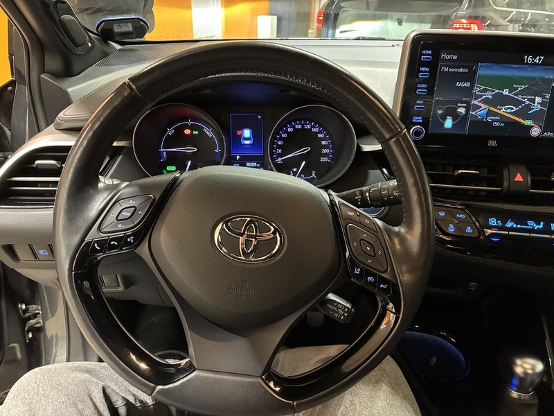 Toyota C-HR vaihtoauto