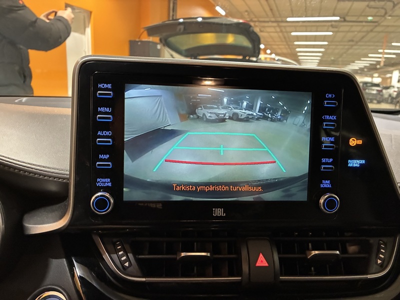 Toyota C-HR vaihtoauto