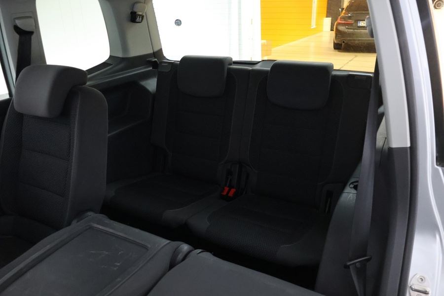 Volkswagen Touran vaihtoauto